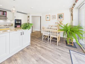 KITCHEN/BREAKFAST ROOM- click for photo gallery